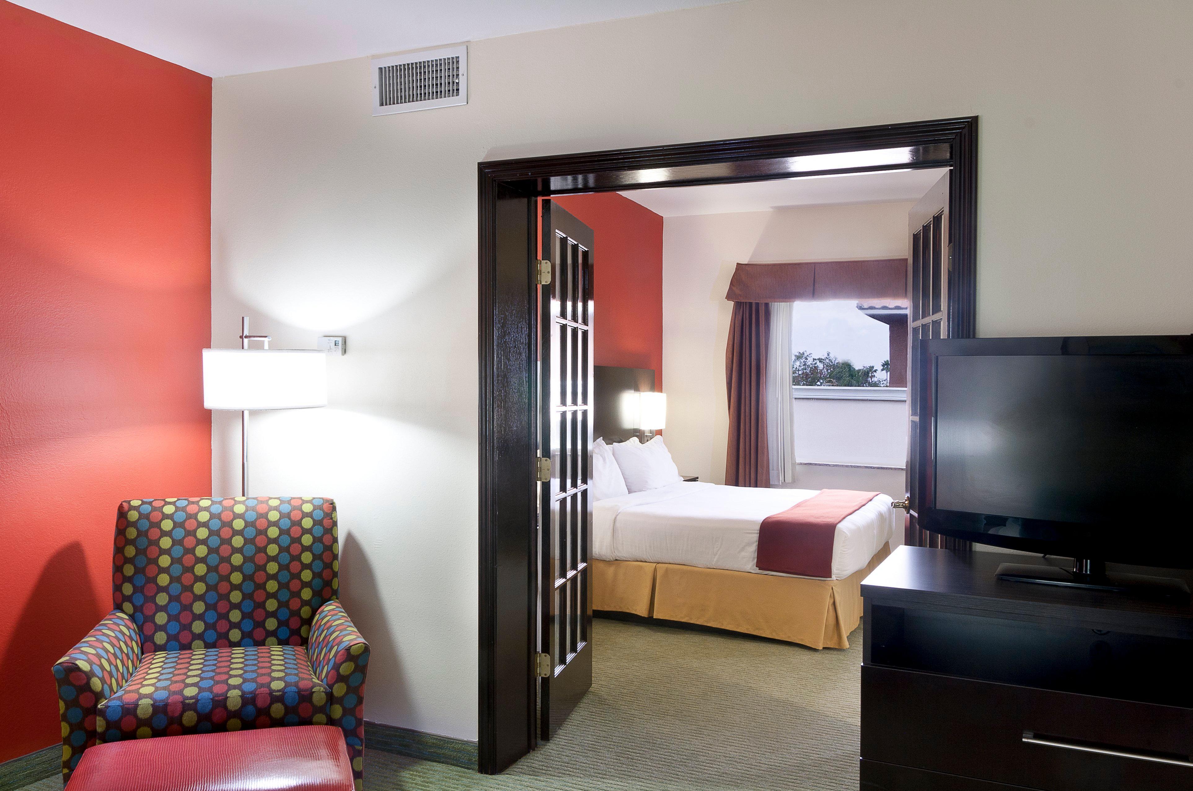 Holiday Inn Express Hotel And Suites Brownsville By Ihg Exterior photo