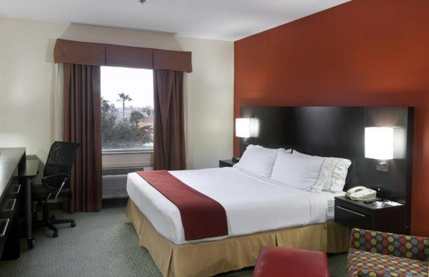 Holiday Inn Express Hotel And Suites Brownsville By Ihg Exterior photo
