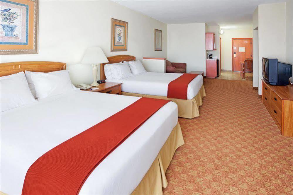 Holiday Inn Express Hotel And Suites Brownsville By Ihg Exterior photo
