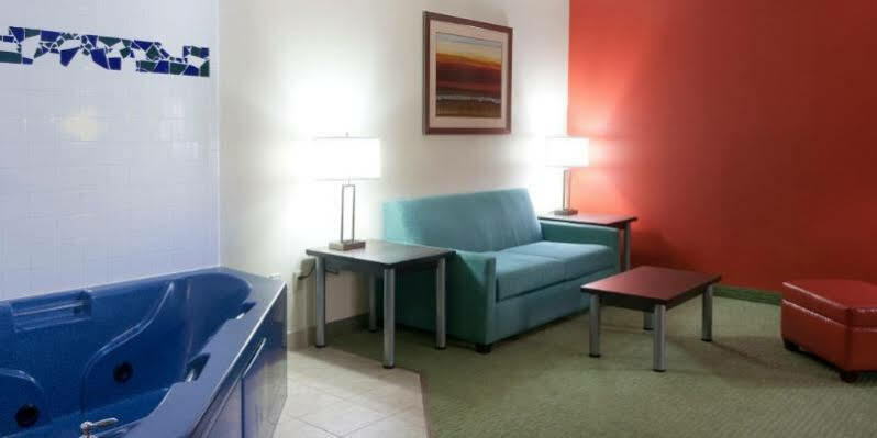 Holiday Inn Express Hotel And Suites Brownsville By Ihg Exterior photo